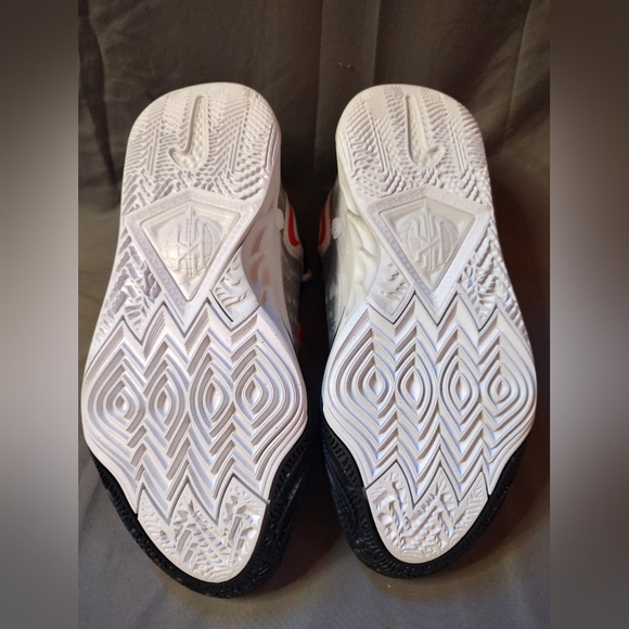 Nike Kyrie 8 - Picture 4 of 5